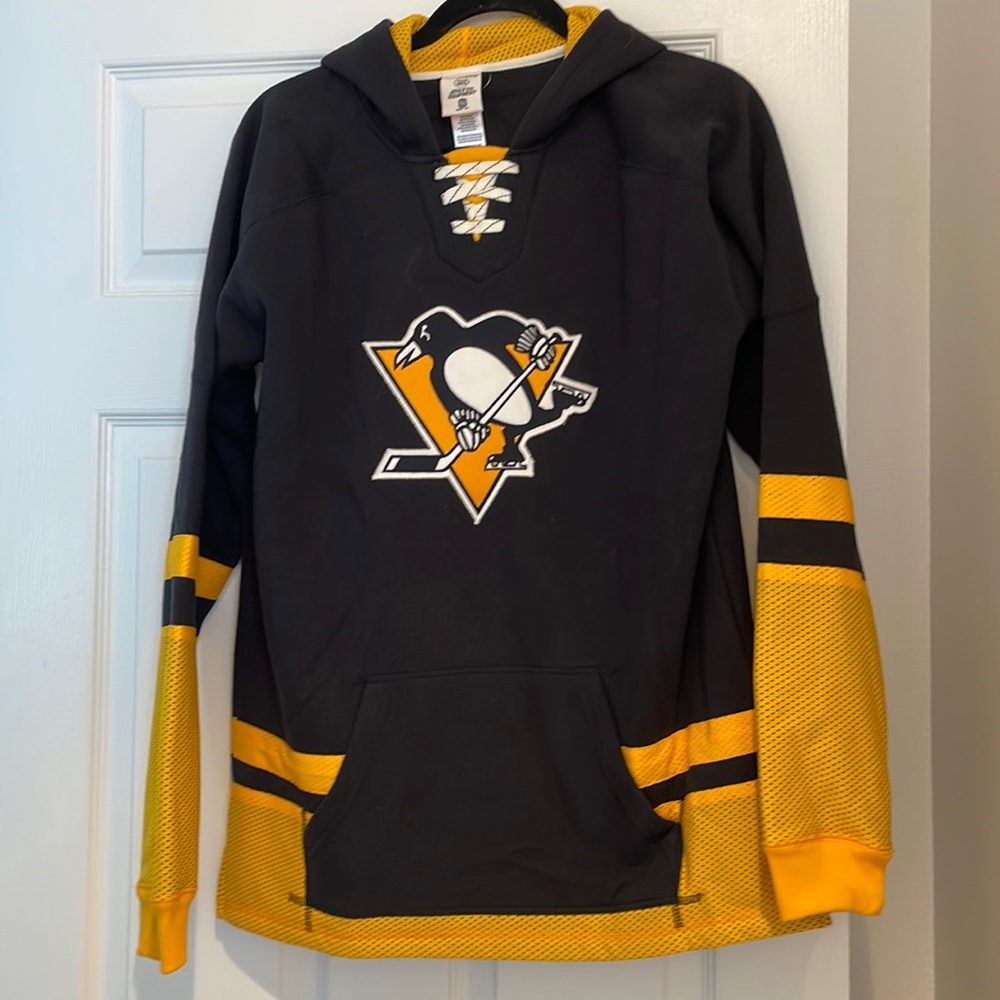 Size XL Pittsburgh Penguins sweatshirt